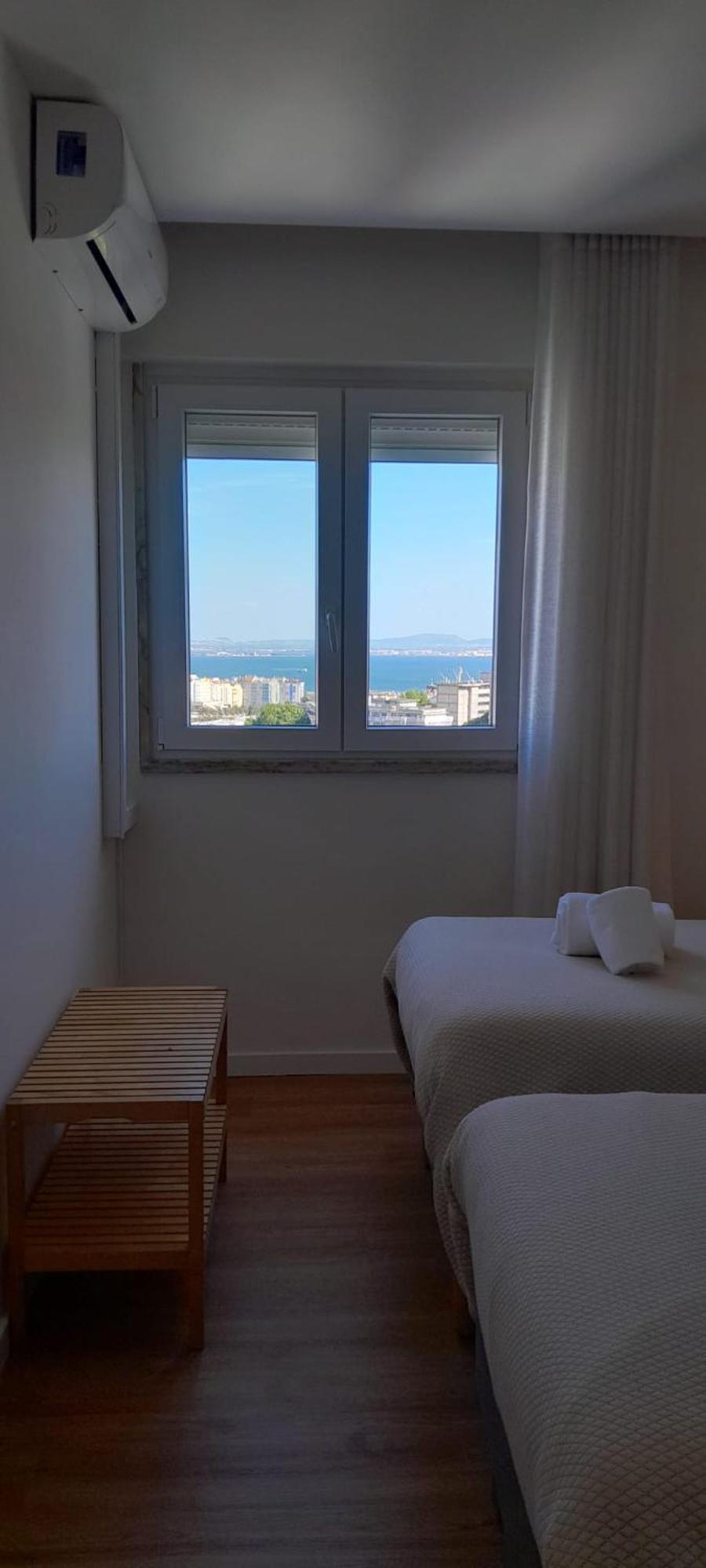 Vistas Sobre O Rio Tejo Lisboa Exterior foto